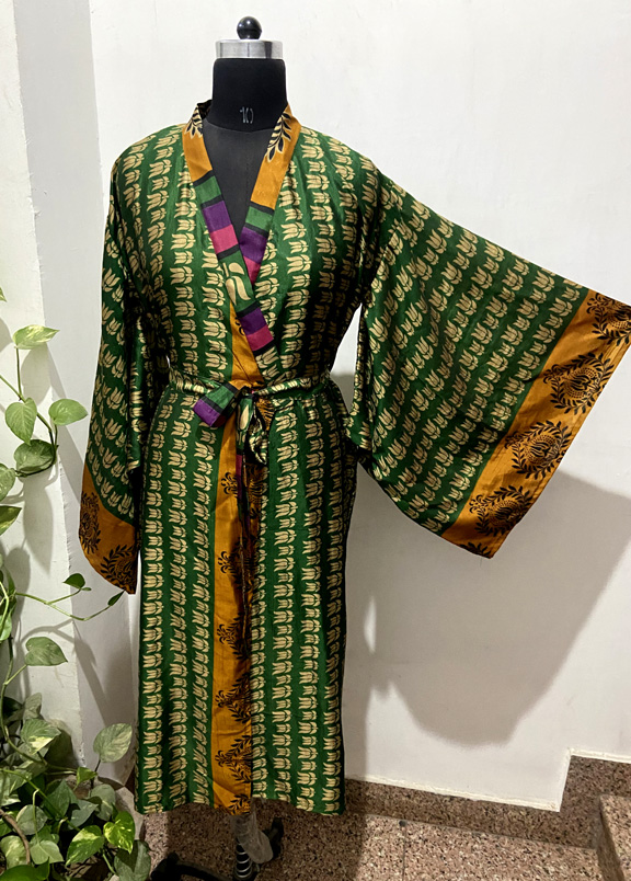Vintage Sari dressing gown / kimono ( AI - 14)