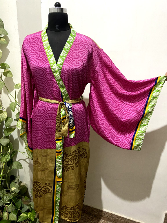 Vintage Sari dressing gown / kimono ( AI - 16)