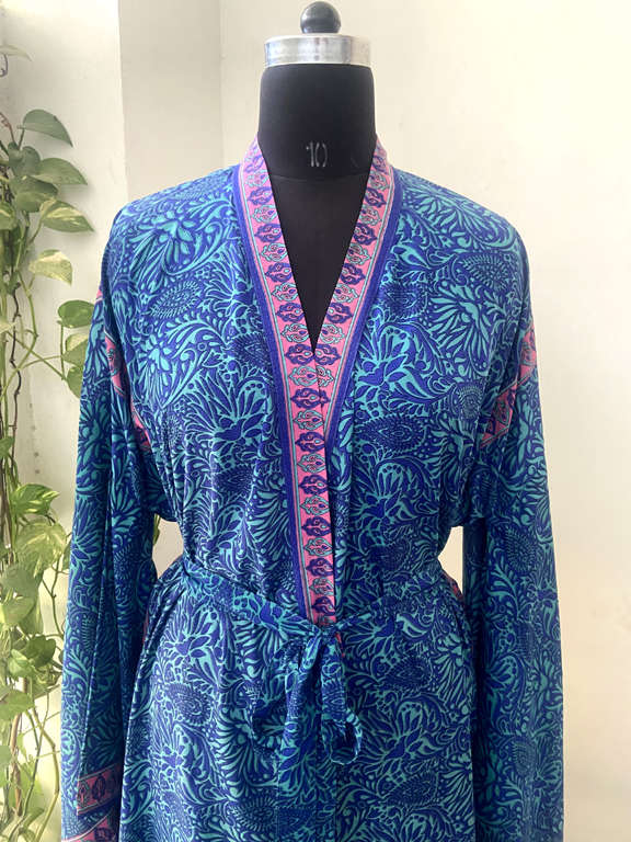 Vintage Sari dressing gown / kimono ( AI - 09)